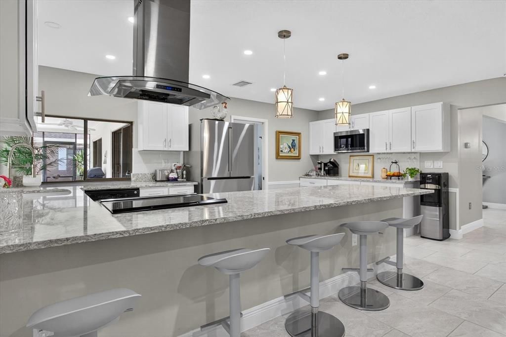 合同活跃: $669,000 (4 贝兹, 2 浴室, 2510 平方英尺)