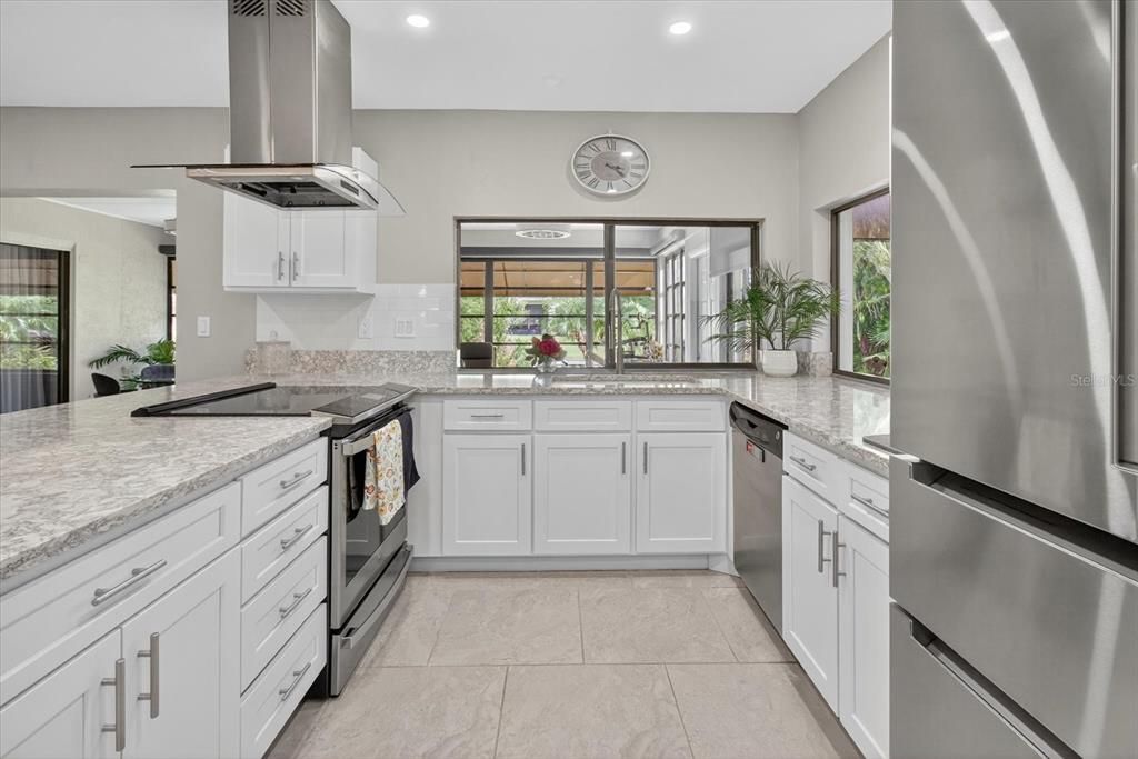 合同活跃: $669,000 (4 贝兹, 2 浴室, 2510 平方英尺)