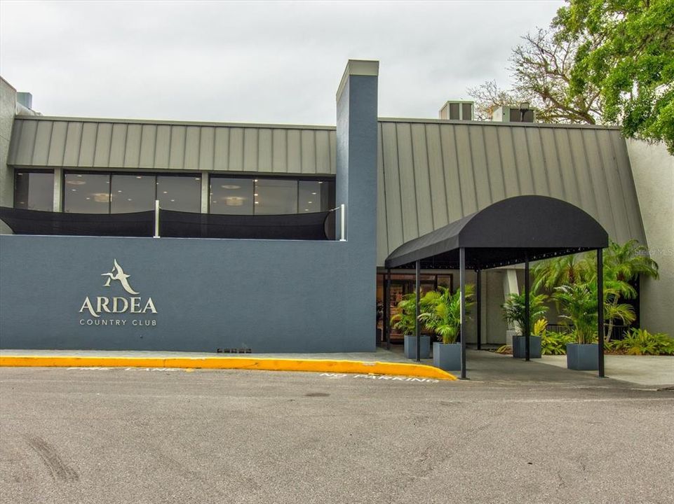 合同活跃: $669,000 (4 贝兹, 2 浴室, 2510 平方英尺)