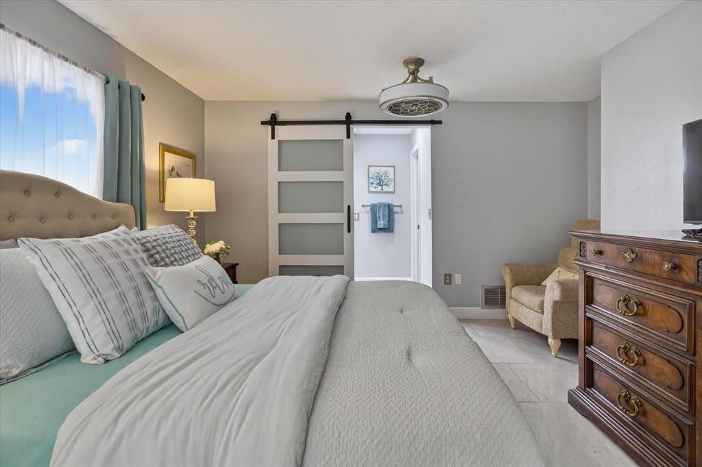 合同活跃: $669,000 (4 贝兹, 2 浴室, 2510 平方英尺)