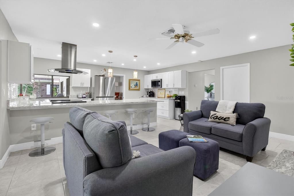 合同活跃: $669,000 (4 贝兹, 2 浴室, 2510 平方英尺)