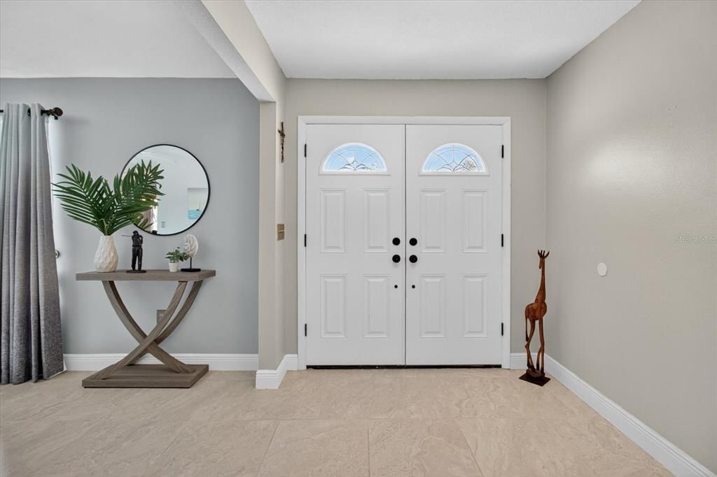 合同活跃: $669,000 (4 贝兹, 2 浴室, 2510 平方英尺)