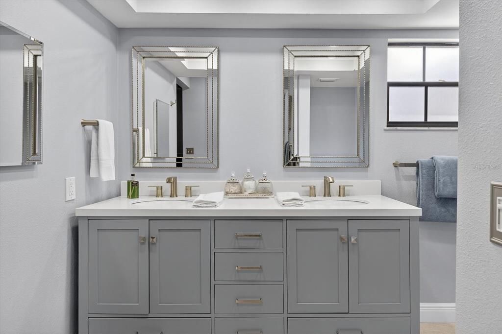 合同活跃: $669,000 (4 贝兹, 2 浴室, 2510 平方英尺)