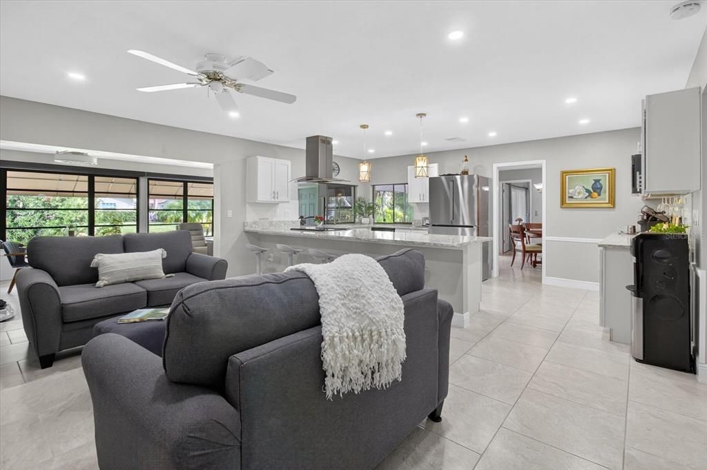 合同活跃: $669,000 (4 贝兹, 2 浴室, 2510 平方英尺)