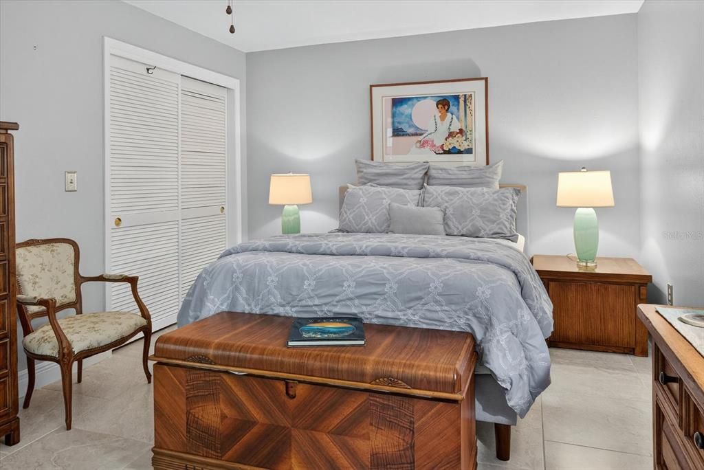 合同活跃: $669,000 (4 贝兹, 2 浴室, 2510 平方英尺)