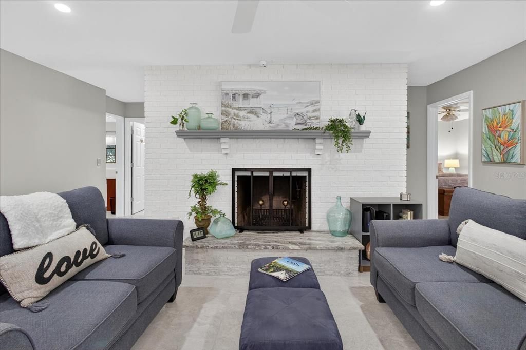 合同活跃: $669,000 (4 贝兹, 2 浴室, 2510 平方英尺)