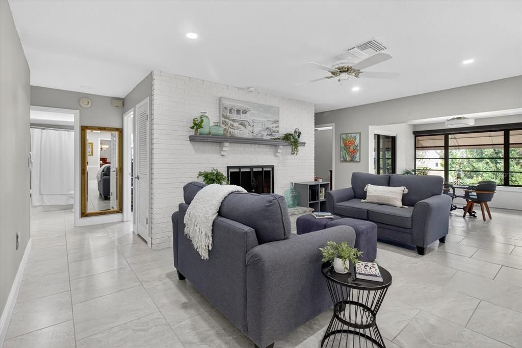 合同活跃: $669,000 (4 贝兹, 2 浴室, 2510 平方英尺)