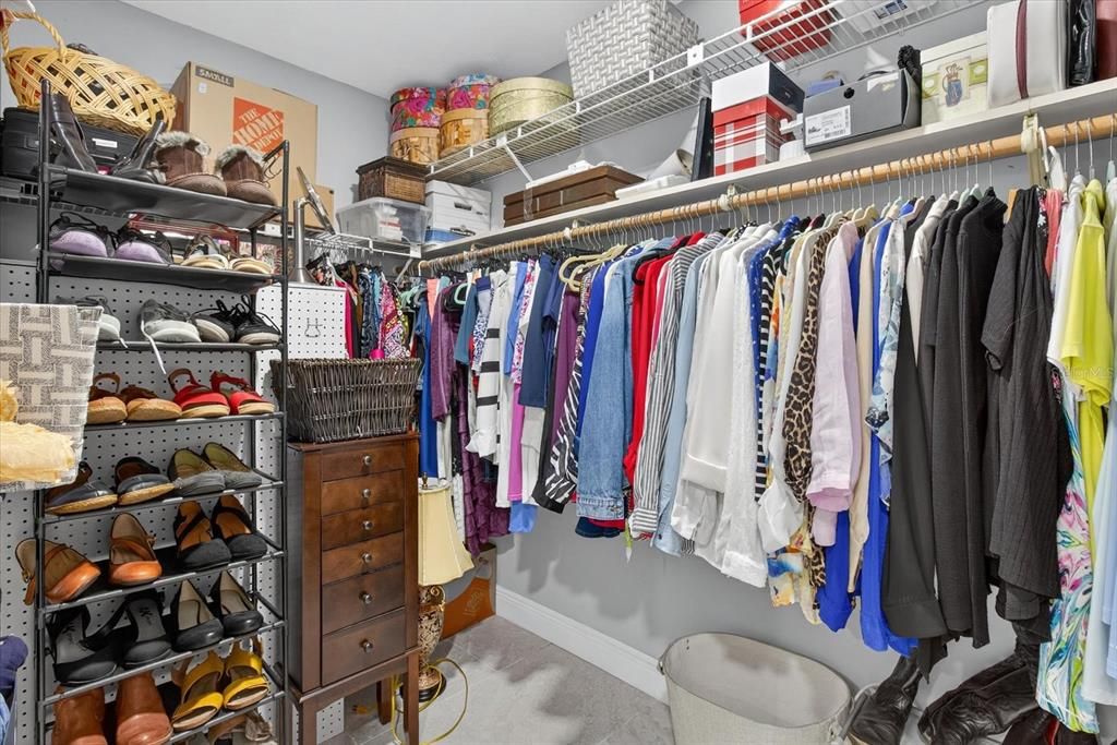 合同活跃: $669,000 (4 贝兹, 2 浴室, 2510 平方英尺)