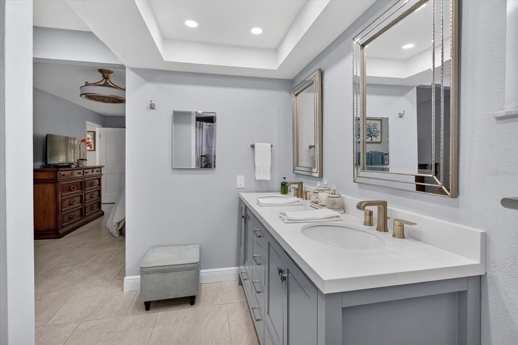 合同活跃: $669,000 (4 贝兹, 2 浴室, 2510 平方英尺)