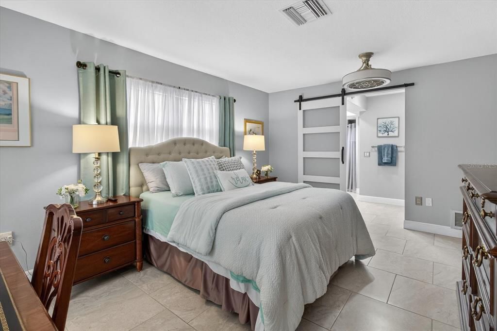 合同活跃: $669,000 (4 贝兹, 2 浴室, 2510 平方英尺)