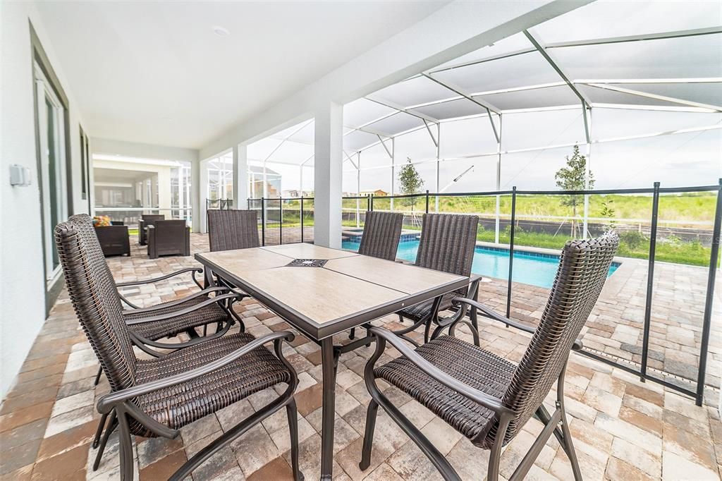 Под контрактом: $709,000 (8 спален, 5 ванн, 3909 Квадратных фут)