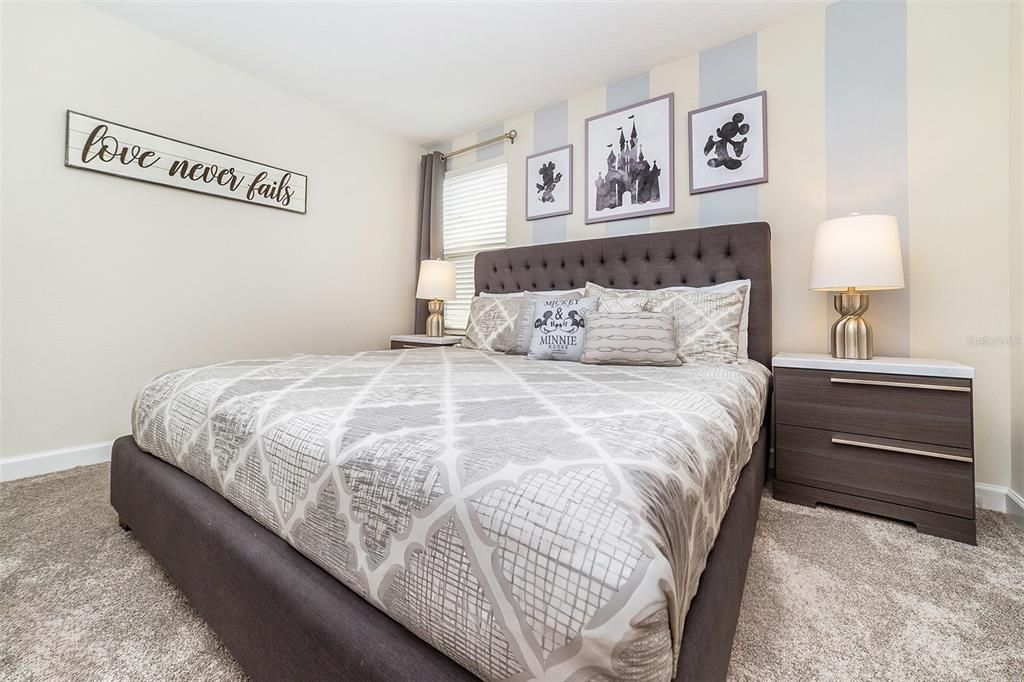 Под контрактом: $709,000 (8 спален, 5 ванн, 3909 Квадратных фут)