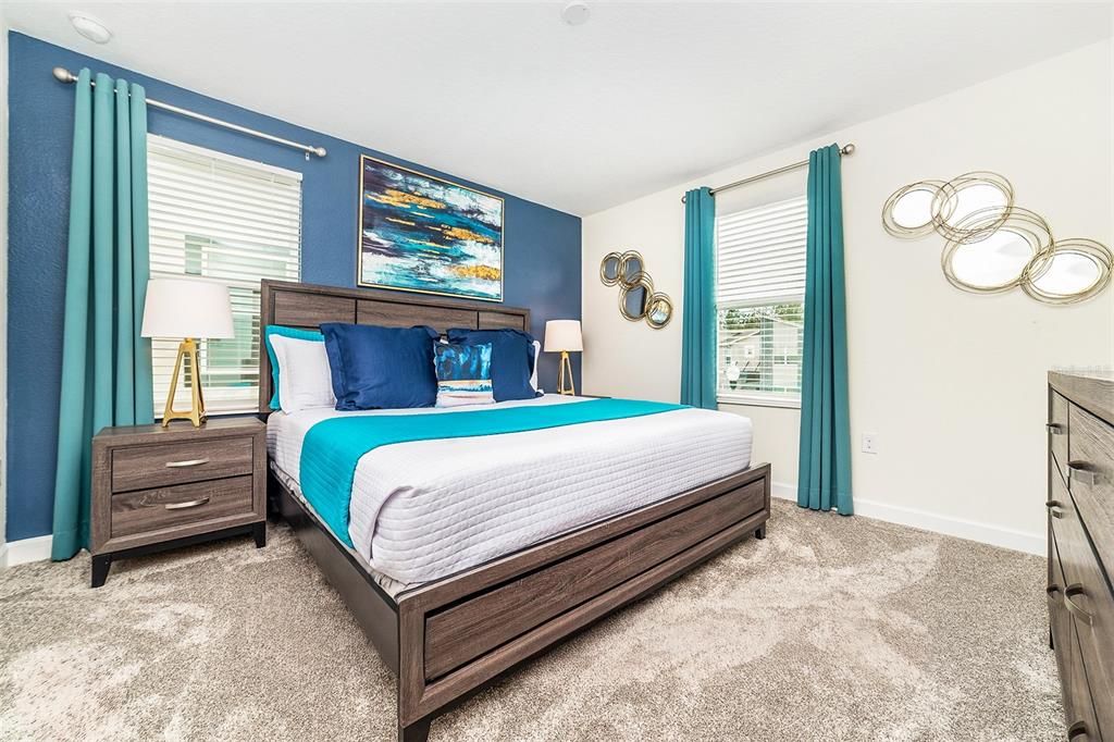 Под контрактом: $709,000 (8 спален, 5 ванн, 3909 Квадратных фут)