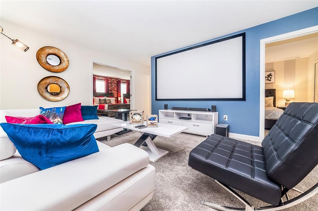 Под контрактом: $709,000 (8 спален, 5 ванн, 3909 Квадратных фут)