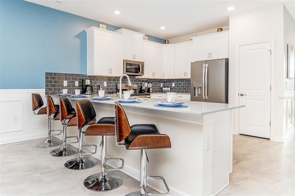 Под контрактом: $709,000 (8 спален, 5 ванн, 3909 Квадратных фут)