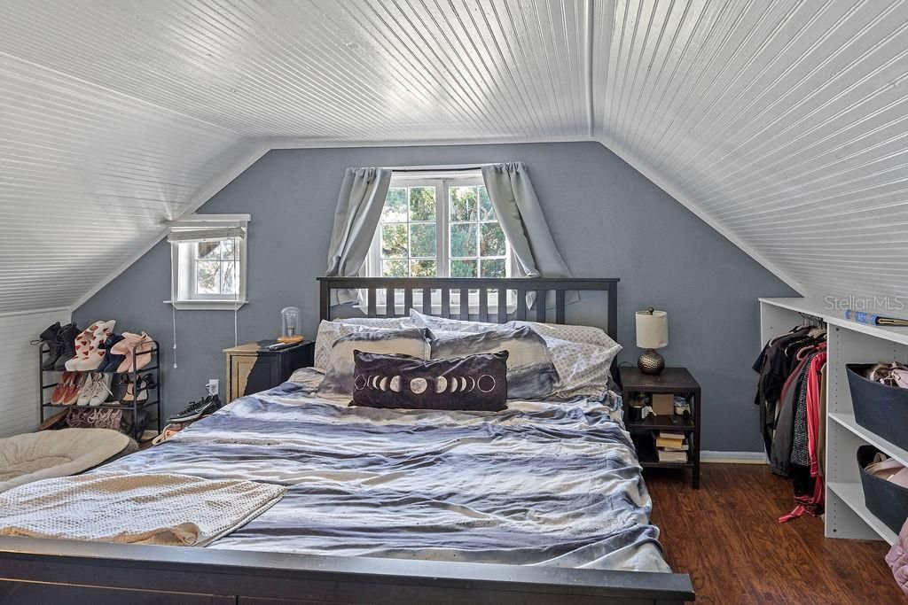 Active With Contract: $310,000 (3 beds, 1 baths, 1032 Square Feet)