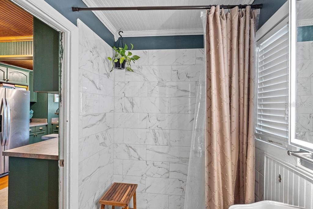 Active With Contract: $310,000 (3 beds, 1 baths, 1032 Square Feet)