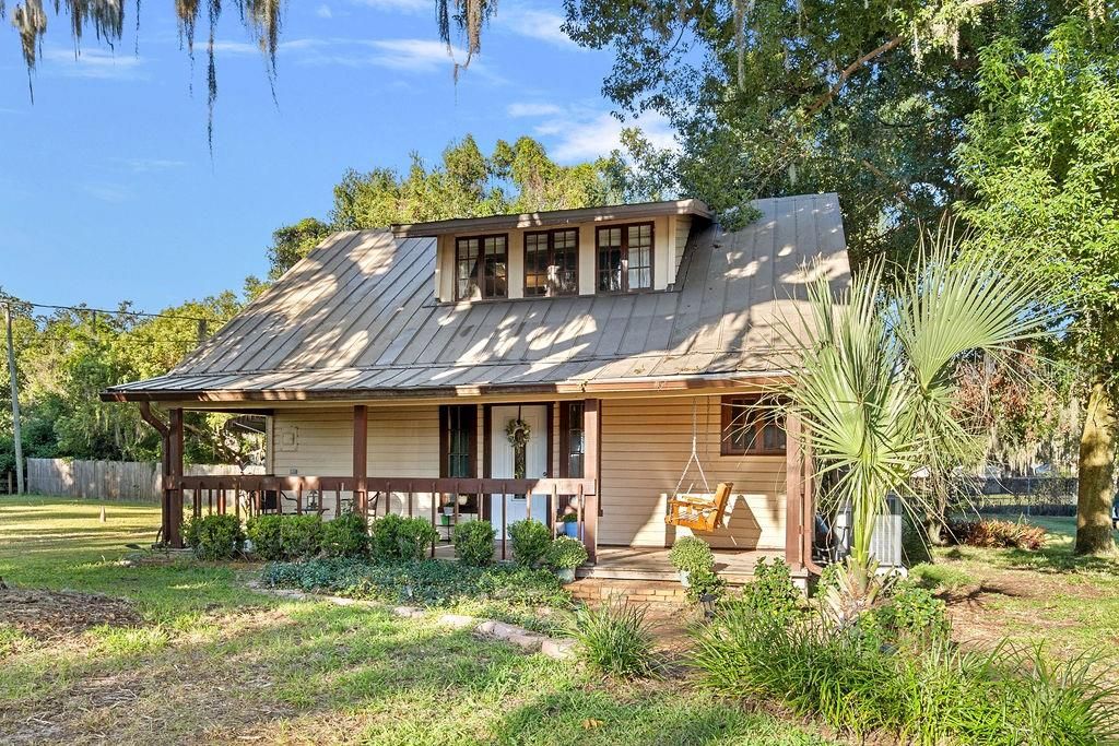 Active With Contract: $310,000 (3 beds, 1 baths, 1032 Square Feet)