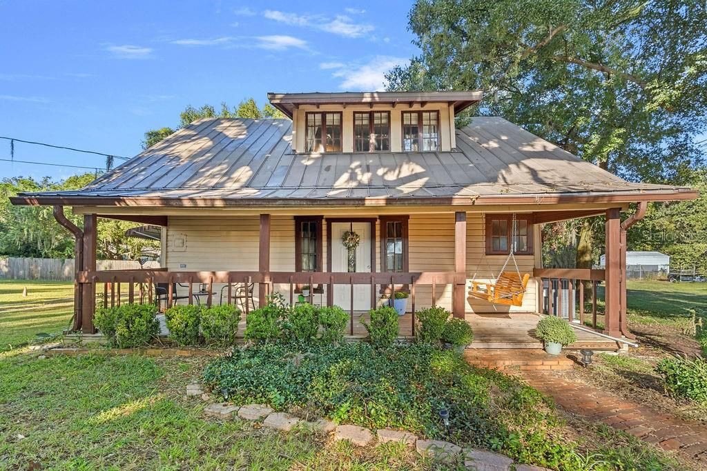 Active With Contract: $310,000 (3 beds, 1 baths, 1032 Square Feet)