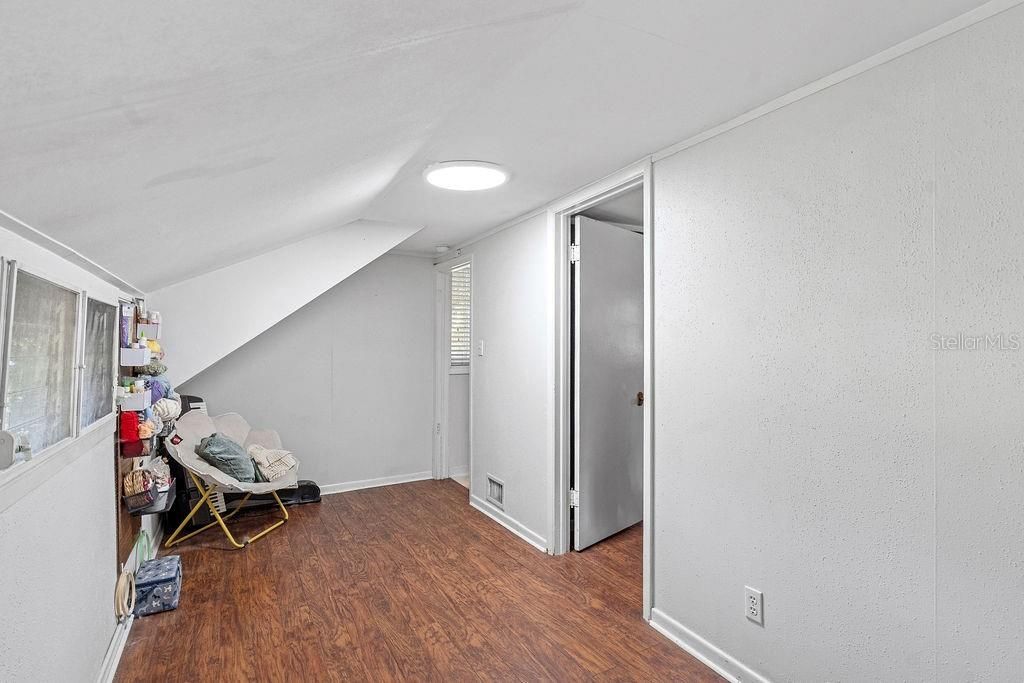 Active With Contract: $310,000 (3 beds, 1 baths, 1032 Square Feet)