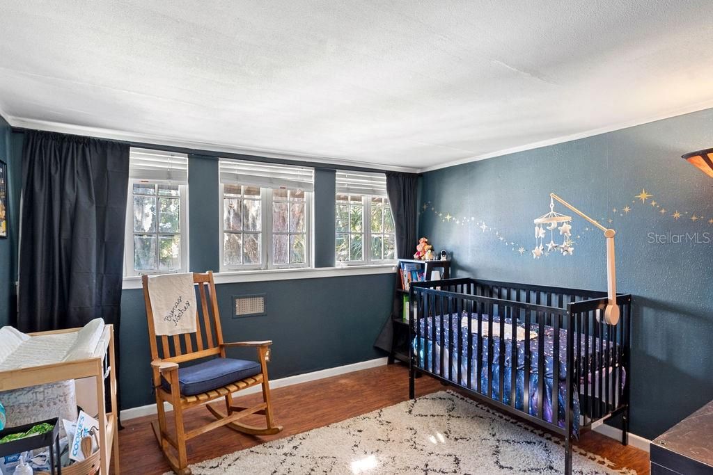 Active With Contract: $310,000 (3 beds, 1 baths, 1032 Square Feet)