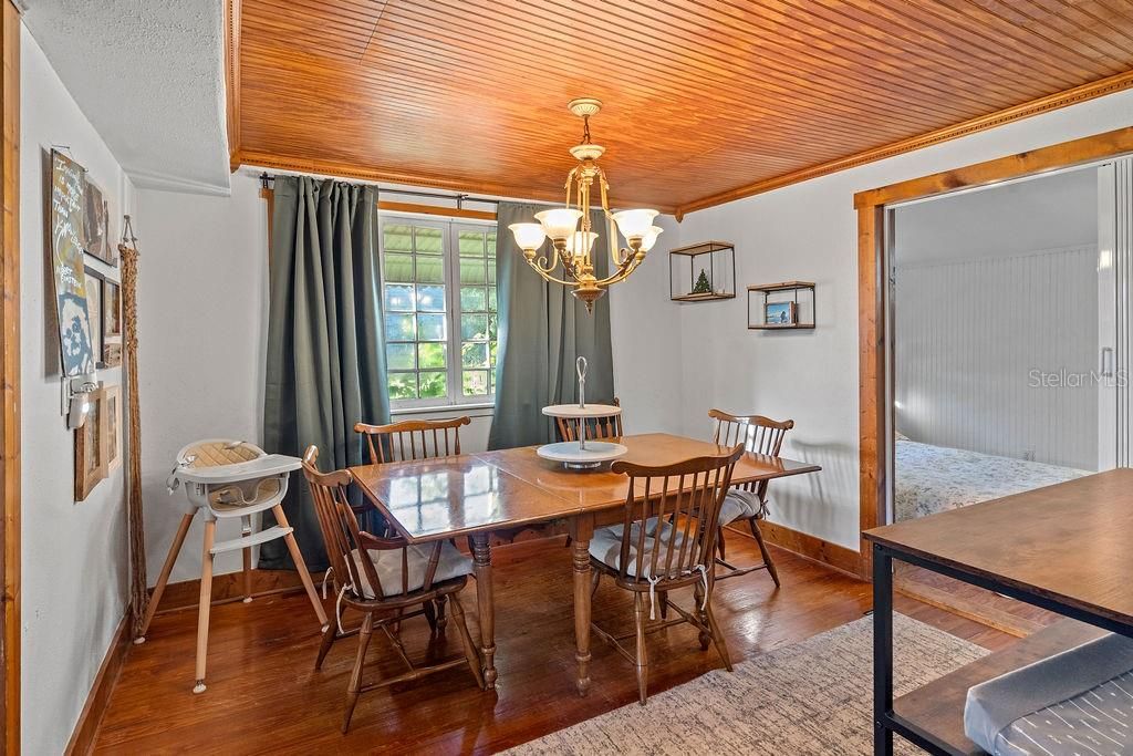 Active With Contract: $310,000 (3 beds, 1 baths, 1032 Square Feet)