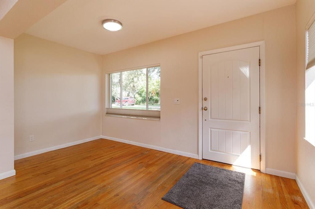 For Sale: $469,900 (2 beds, 2 baths, 1298 Square Feet)