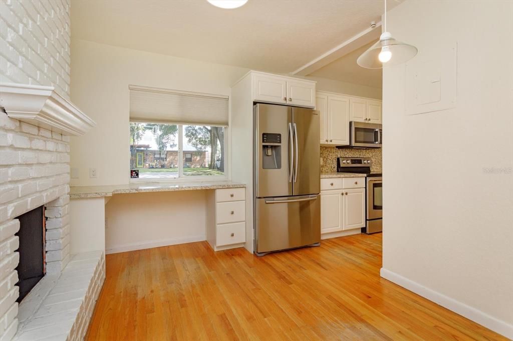 For Sale: $469,900 (2 beds, 2 baths, 1298 Square Feet)