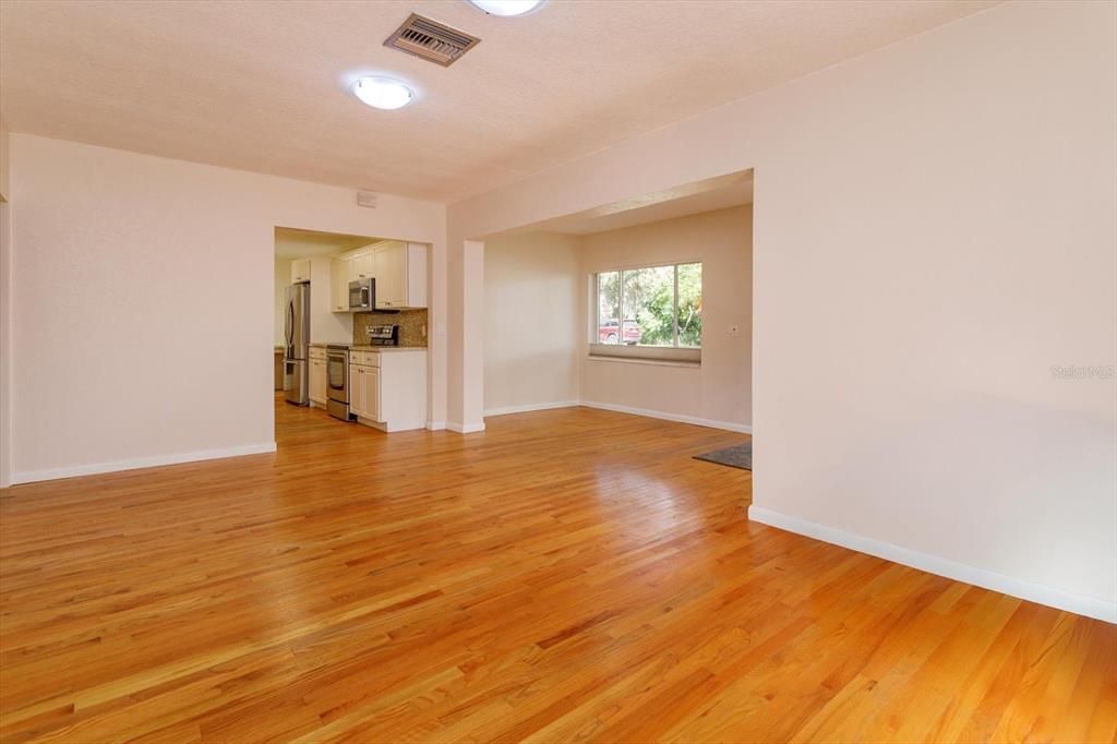 For Sale: $469,900 (2 beds, 2 baths, 1298 Square Feet)