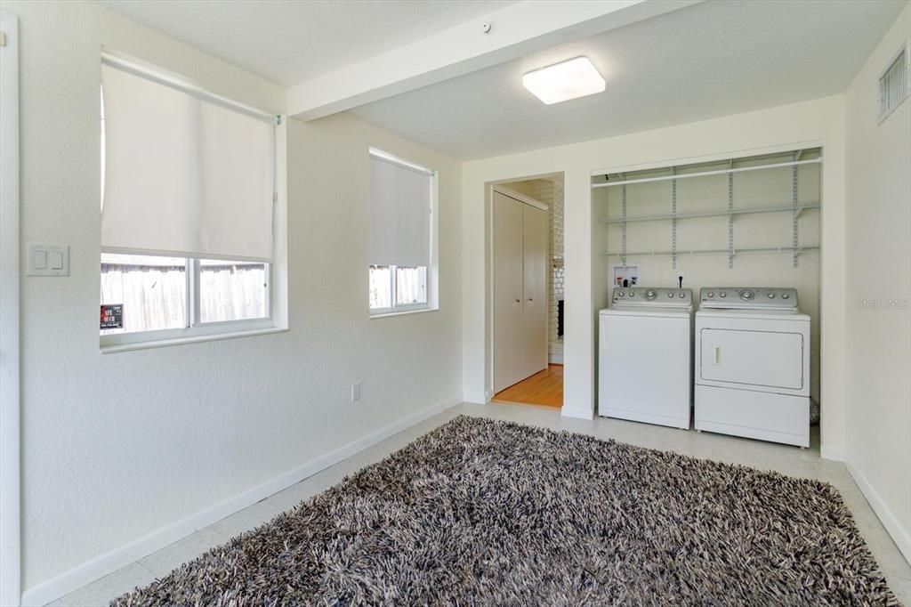 For Sale: $469,900 (2 beds, 2 baths, 1298 Square Feet)