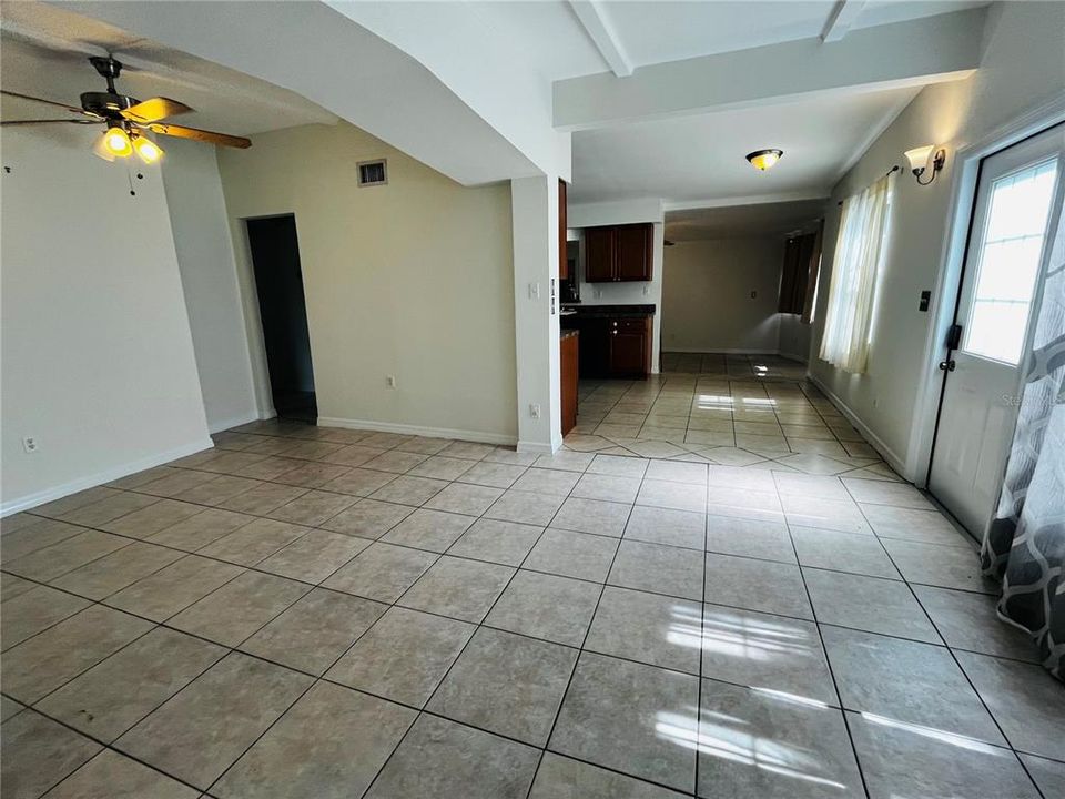 Active With Contract: $2,600 (3 beds, 2 baths, 1333 Square Feet)