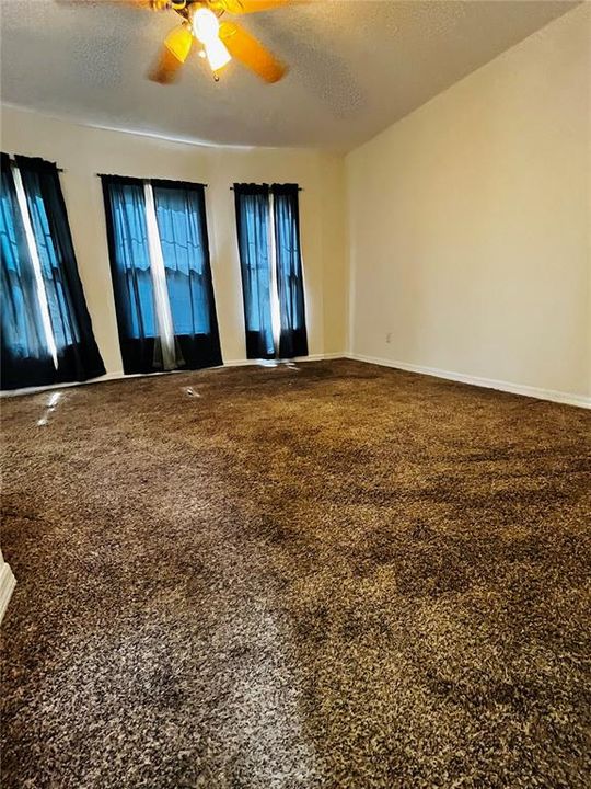 Active With Contract: $2,600 (3 beds, 2 baths, 1333 Square Feet)