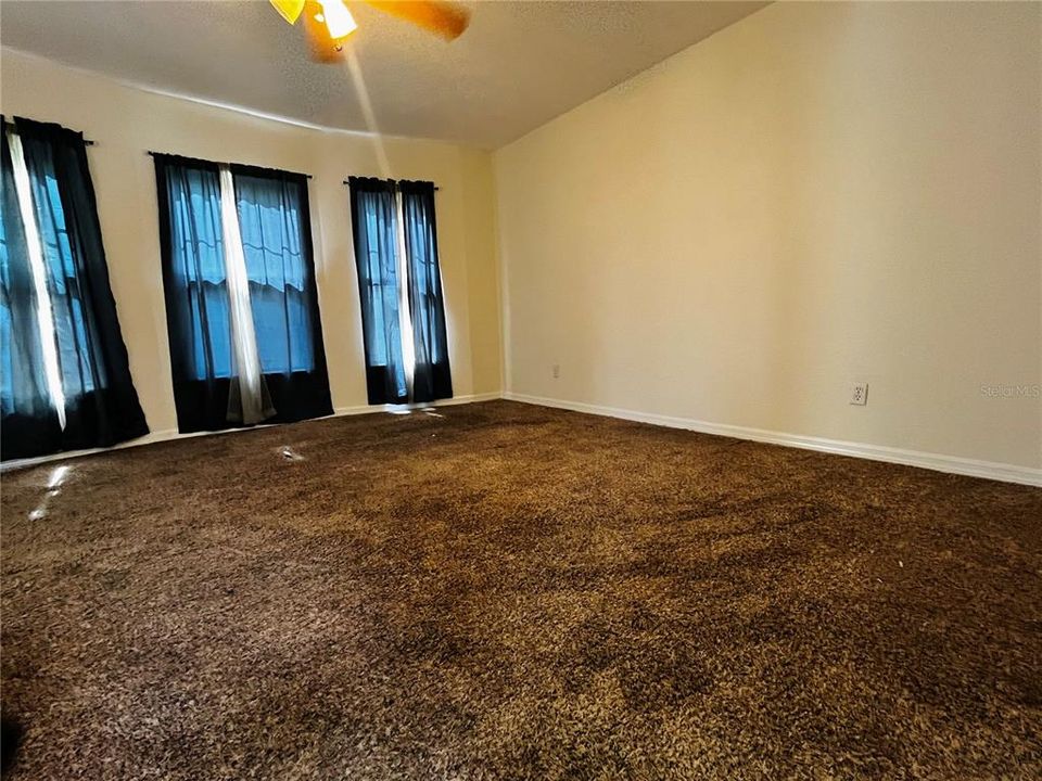 Active With Contract: $2,600 (3 beds, 2 baths, 1333 Square Feet)