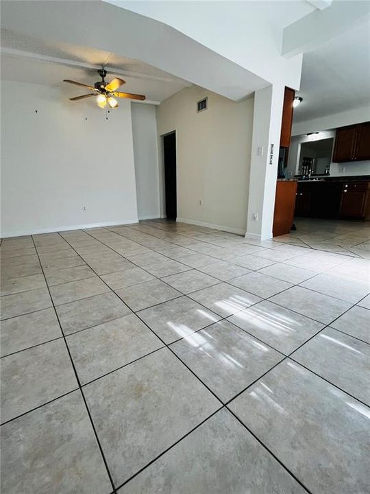Active With Contract: $2,600 (3 beds, 2 baths, 1333 Square Feet)