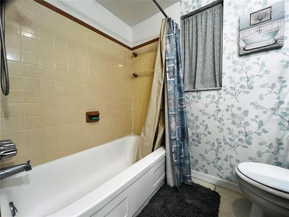 Active With Contract: $2,600 (3 beds, 2 baths, 1333 Square Feet)