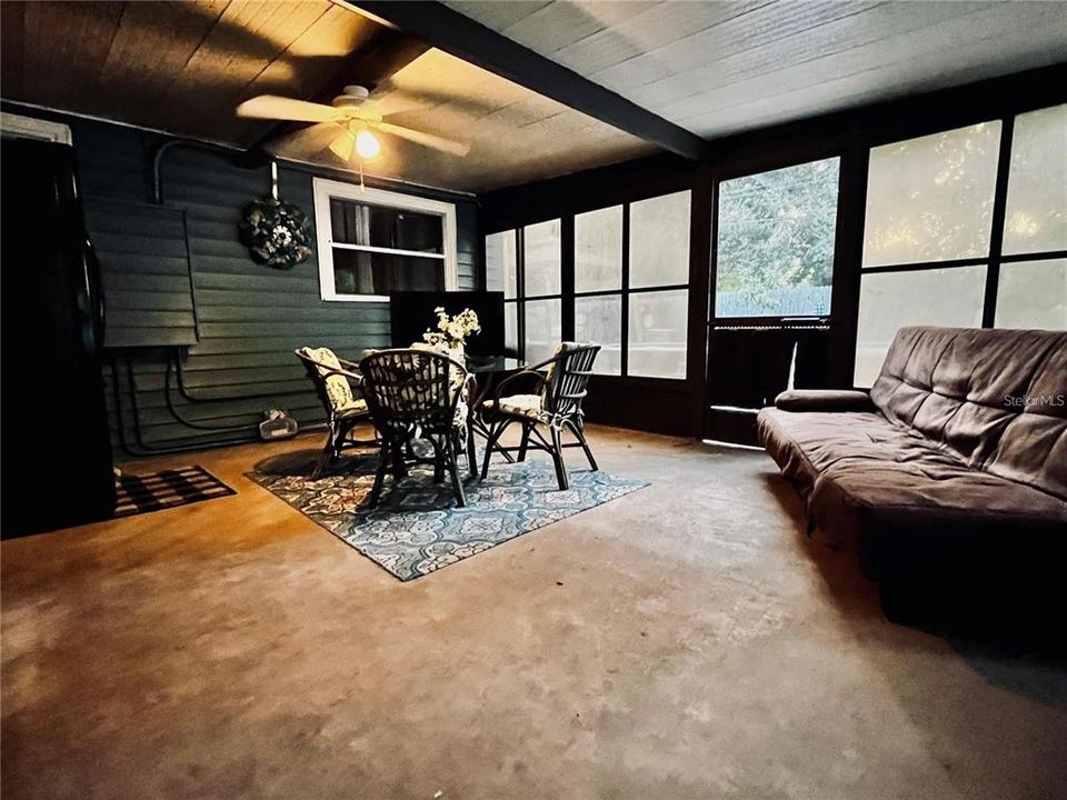 Active With Contract: $2,600 (3 beds, 2 baths, 1333 Square Feet)