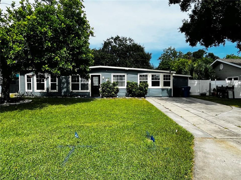 Active With Contract: $2,600 (3 beds, 2 baths, 1333 Square Feet)