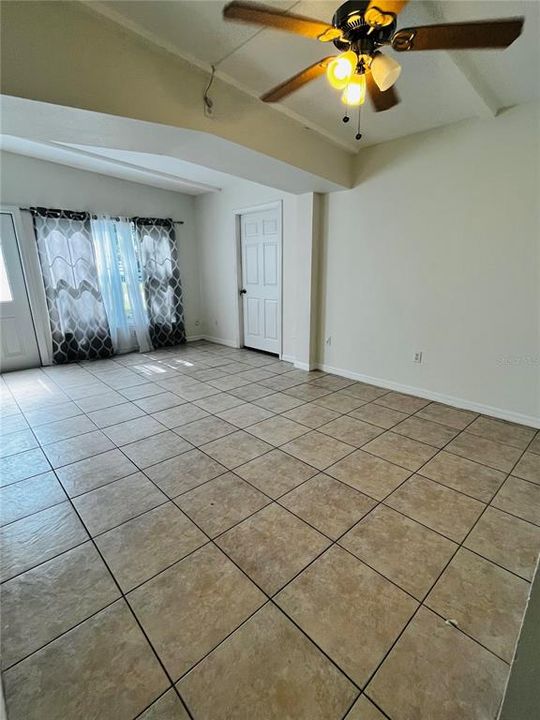 Active With Contract: $2,600 (3 beds, 2 baths, 1333 Square Feet)
