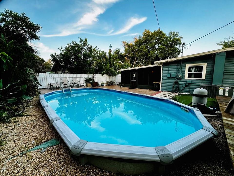 Active With Contract: $2,600 (3 beds, 2 baths, 1333 Square Feet)