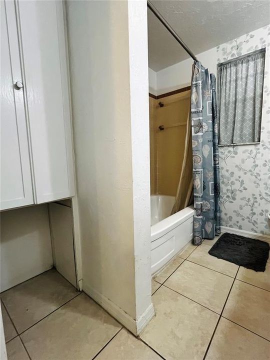 Active With Contract: $2,600 (3 beds, 2 baths, 1333 Square Feet)