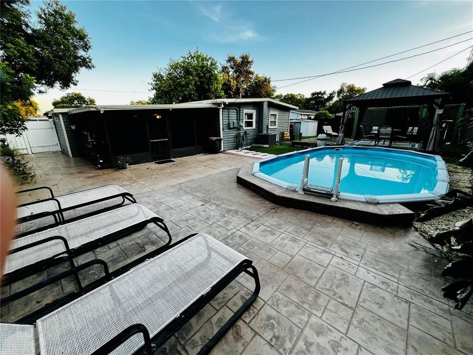 Active With Contract: $2,600 (3 beds, 2 baths, 1333 Square Feet)