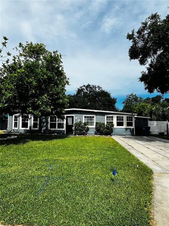 Active With Contract: $2,600 (3 beds, 2 baths, 1333 Square Feet)