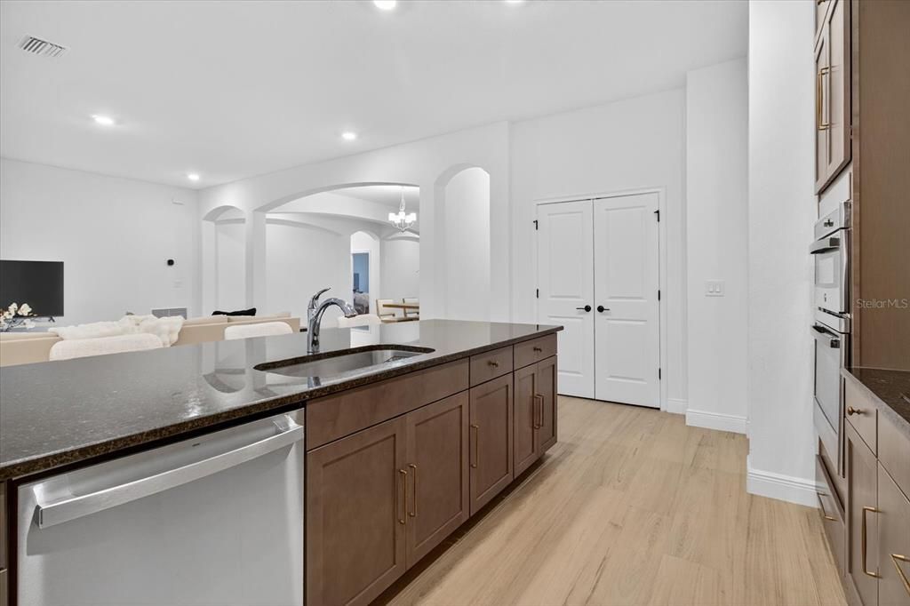 待售: $855,000 (4 贝兹, 3 浴室, 3088 平方英尺)