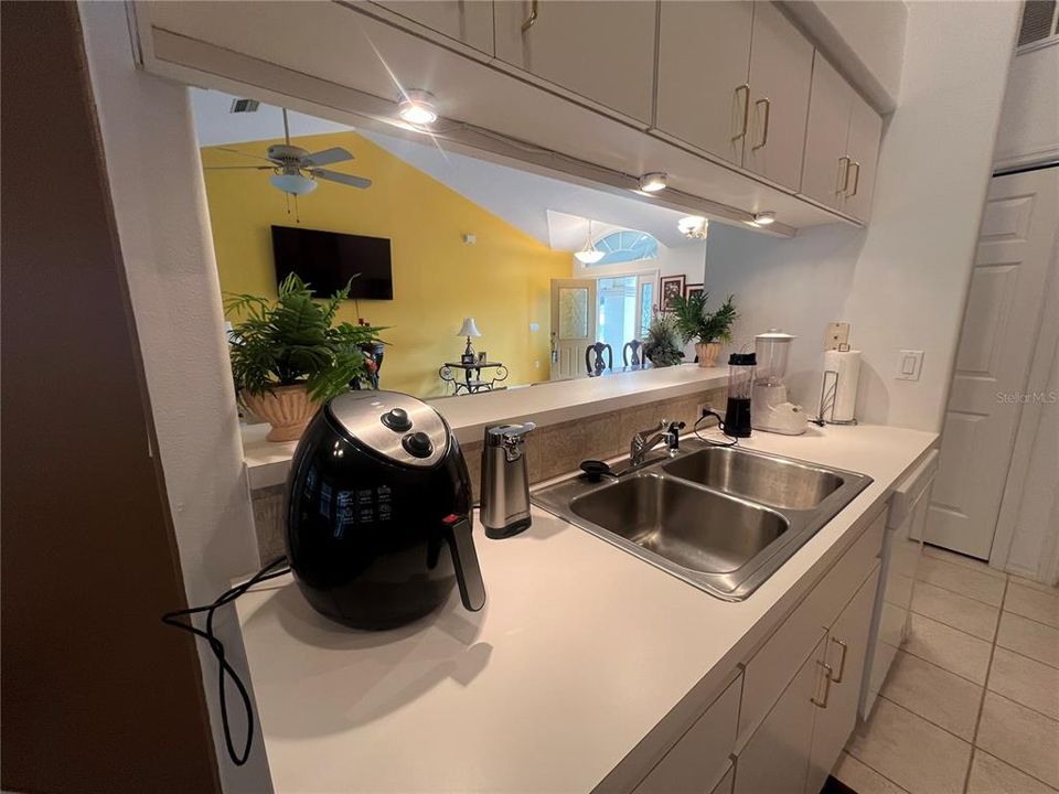 For Sale: $375,000 (3 beds, 2 baths, 1620 Square Feet)