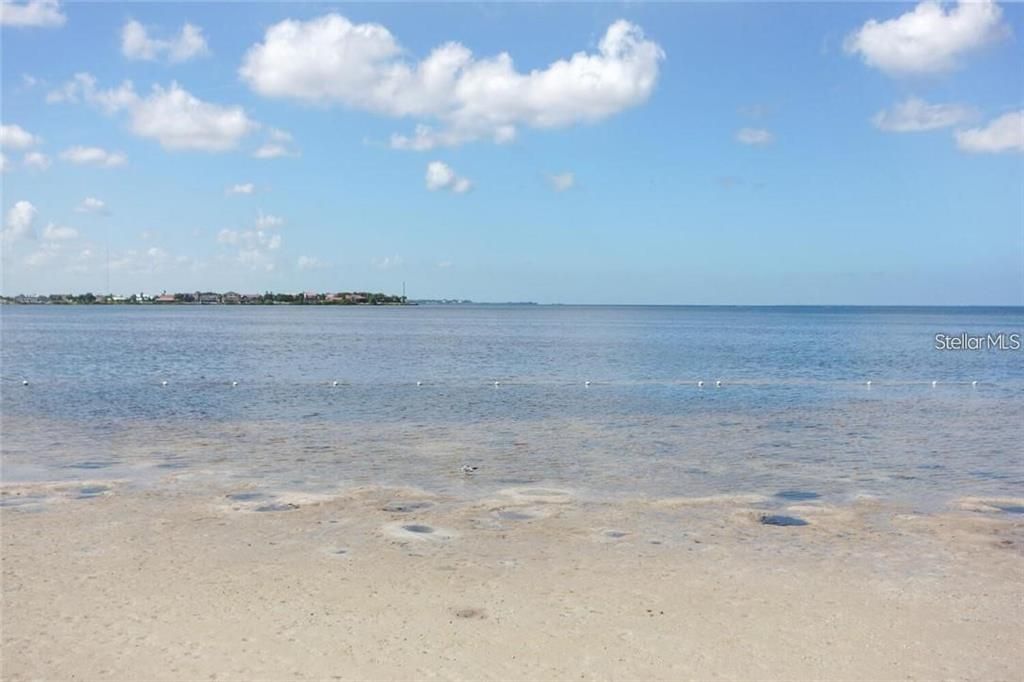 На продажу: $339,690 (0.33 acres)