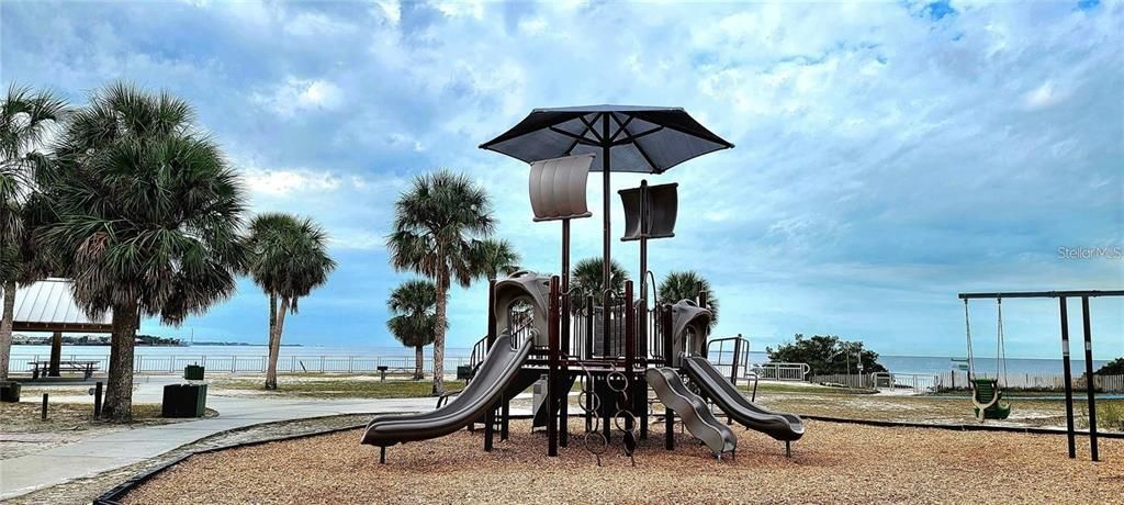 На продажу: $339,690 (0.33 acres)