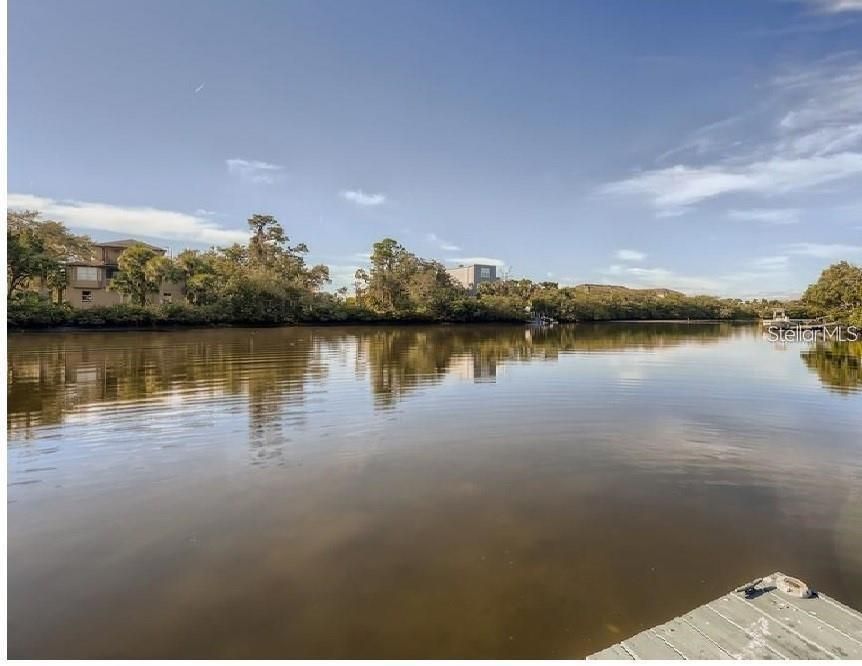 На продажу: $339,690 (0.33 acres)