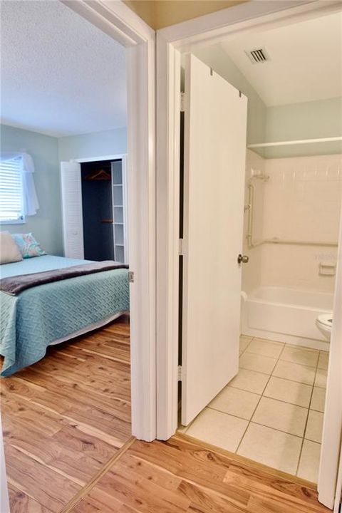 Под контрактом: $159,999 (2 спален, 2 ванн, 1118 Квадратных фут)