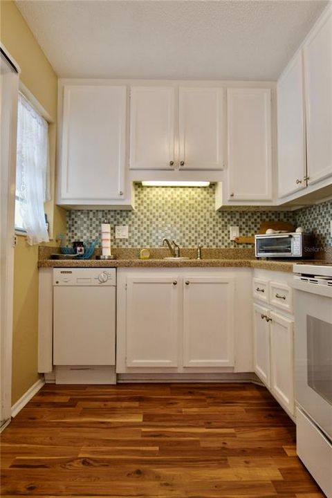 Под контрактом: $159,999 (2 спален, 2 ванн, 1118 Квадратных фут)