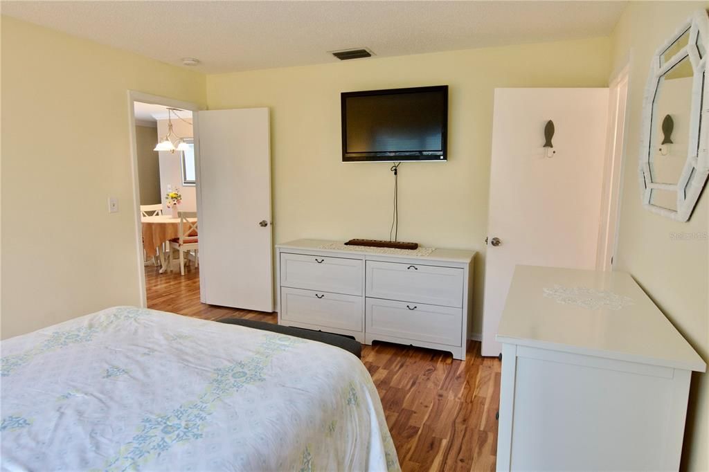 Под контрактом: $159,999 (2 спален, 2 ванн, 1118 Квадратных фут)